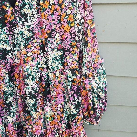 Vince Camuto Boho Tiered Floral Peasant Dress Black Background size Medium - Picture 6 of 9